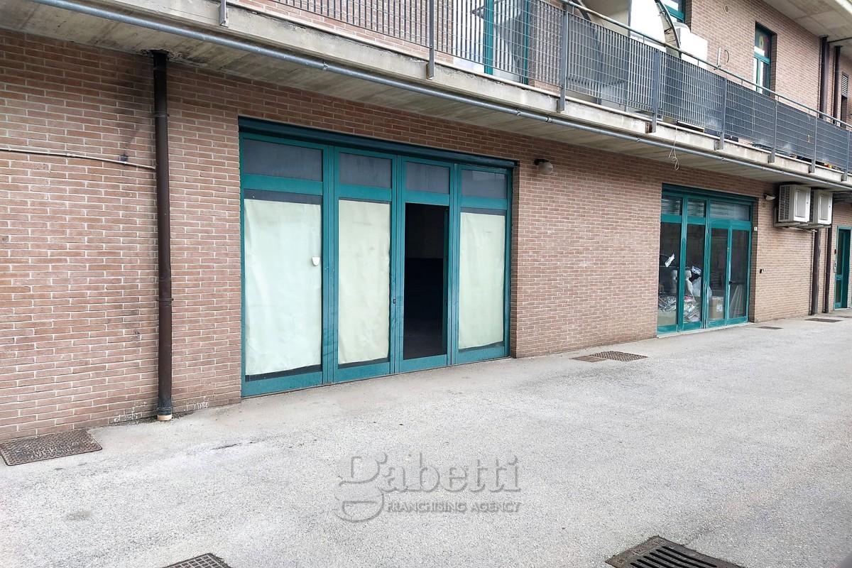 Magazzino in Via Natale Molinari, Campobasso - Foto 1