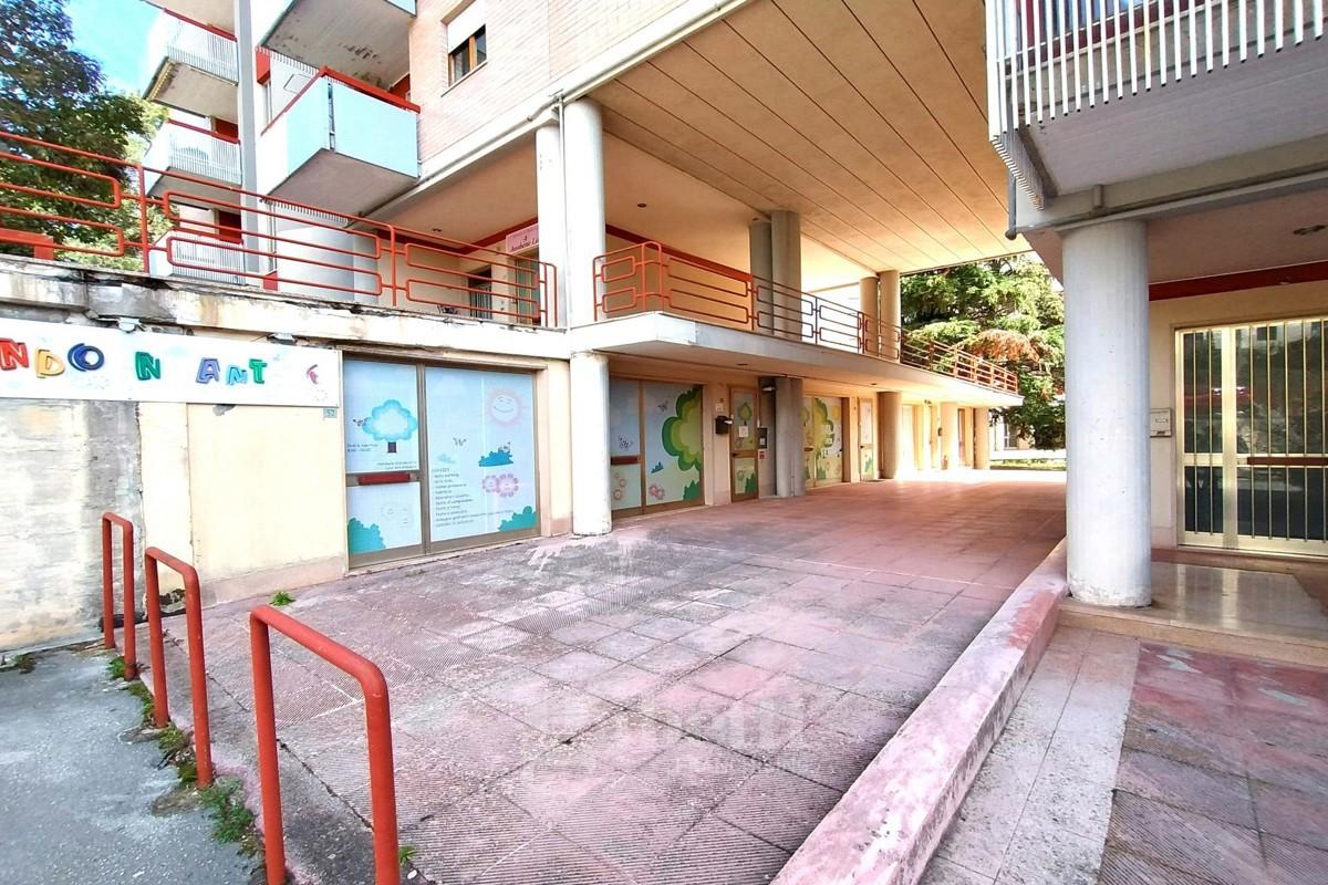 Negozio in Piazza Molise, Campobasso, {3} - Foto 2