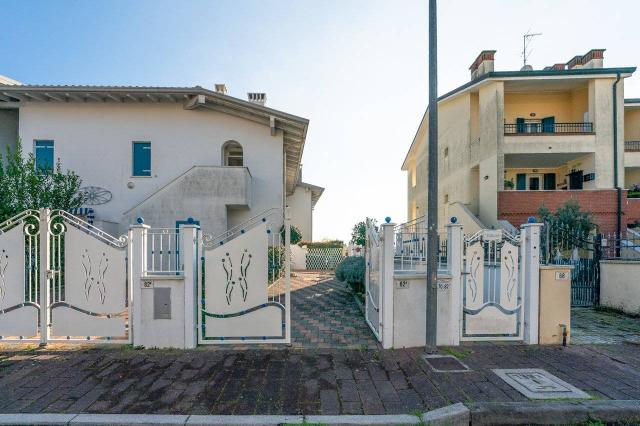 Terraced house in Via Imola 82, Comacchio - Photo 1