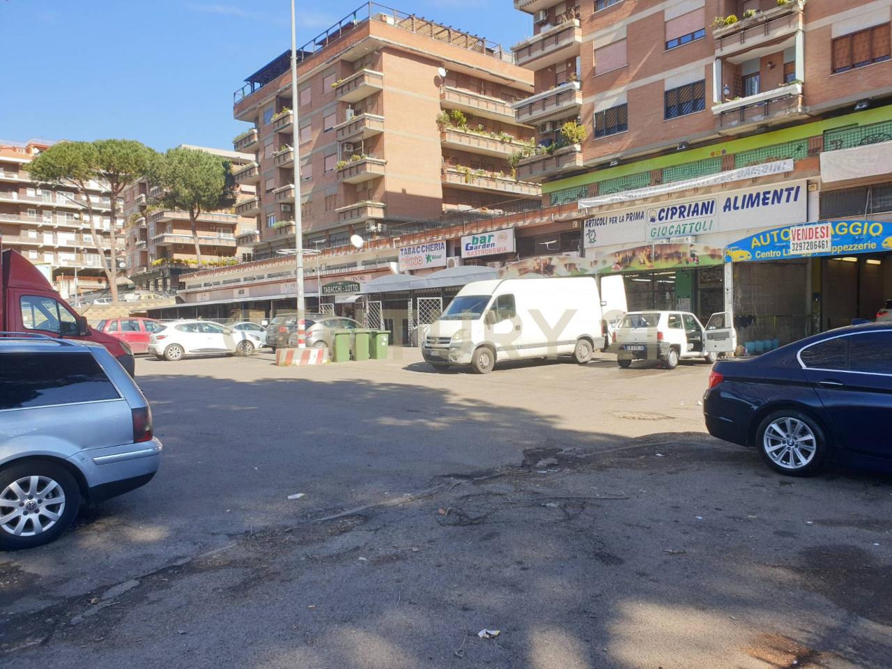 Palazzina commerciale in vendita a Guidonia Montecelio