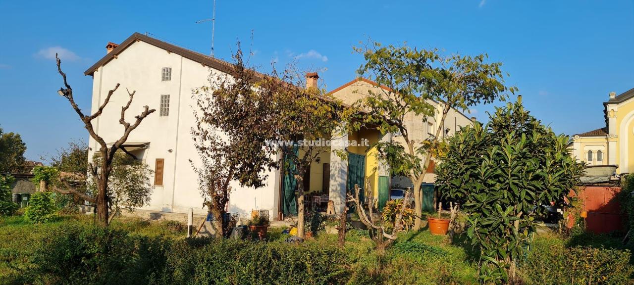 Casa indipendente in vendita a Casale Cremasco Vidolasco