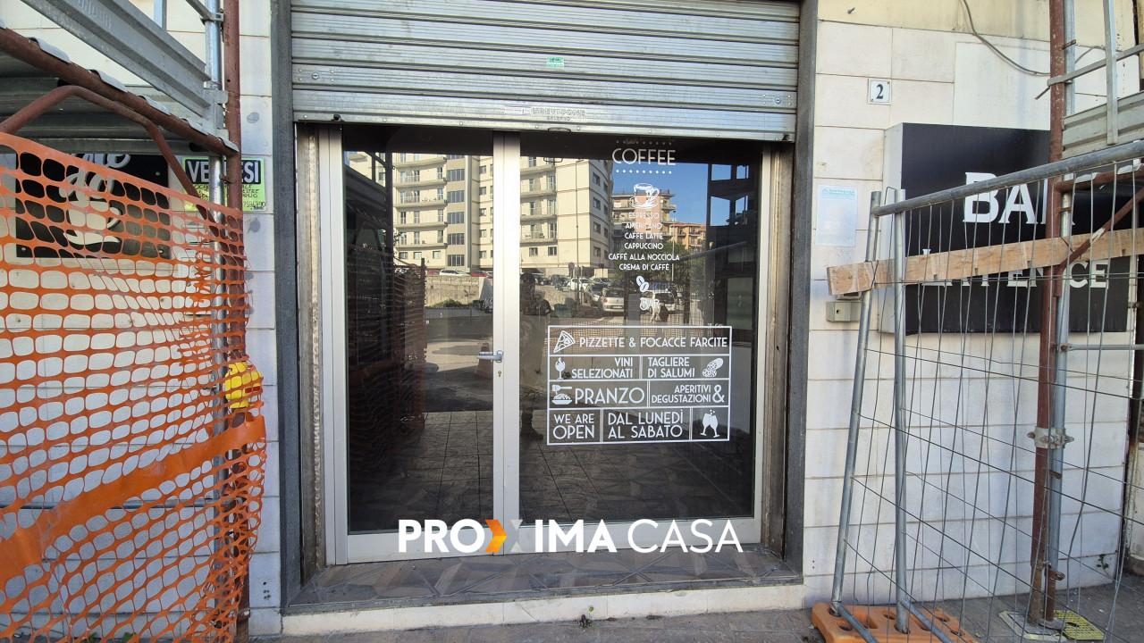Negozio in Via Michele Pironti 2, Salerno, {3} - Foto 2