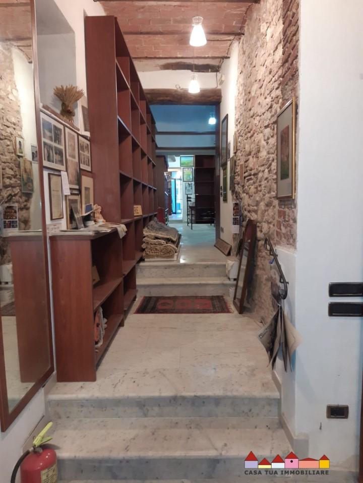 Negozio in , Carrara, {3} - Foto 1
