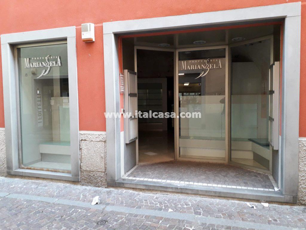 Negozio in Via Fantoni, Alzano Lombardo, {3} - Foto 1