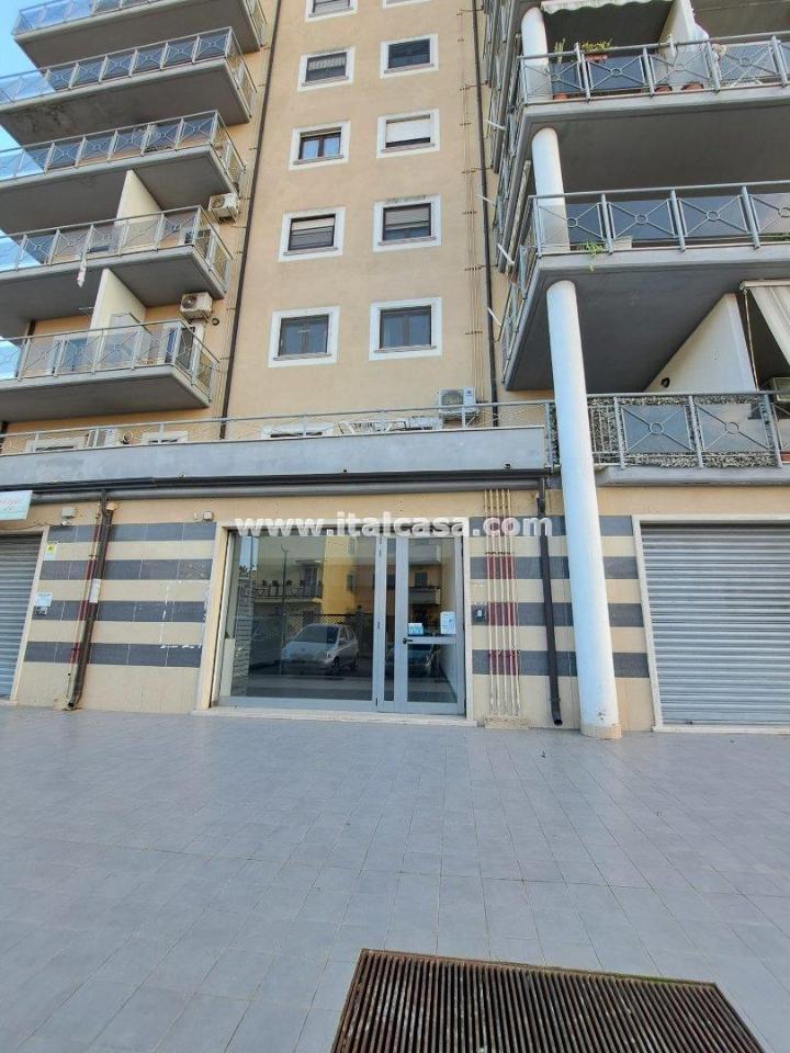 Magazzino in Via Unione Europea, Crotone, {3} - Foto 1
