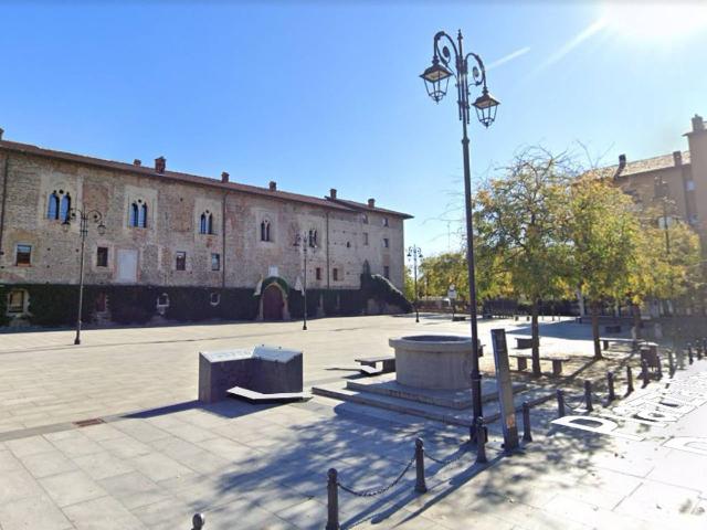 Negozio in Piazza Generale Perrucchetti 36, Cassano d'Adda - Foto 1