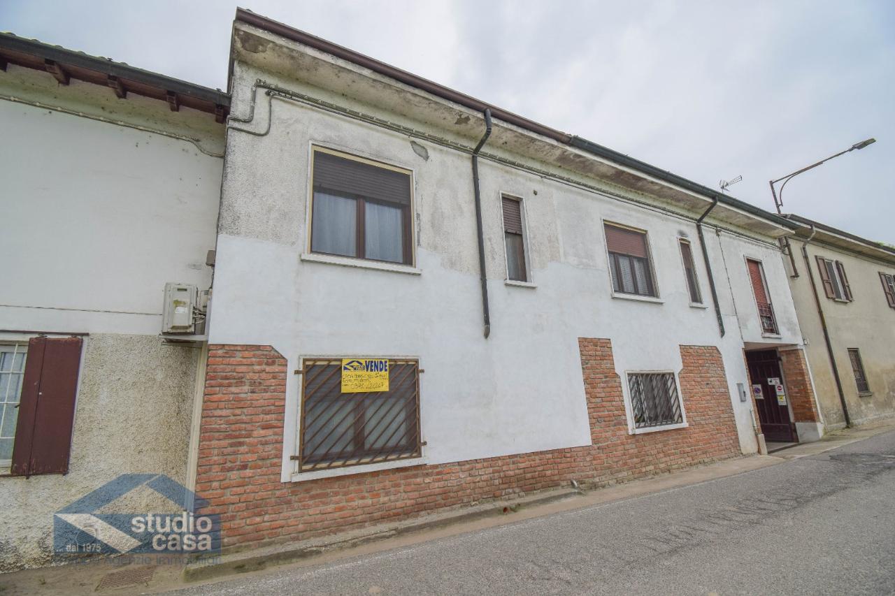 Casa indipendente in vendita a Turano Lodigiano