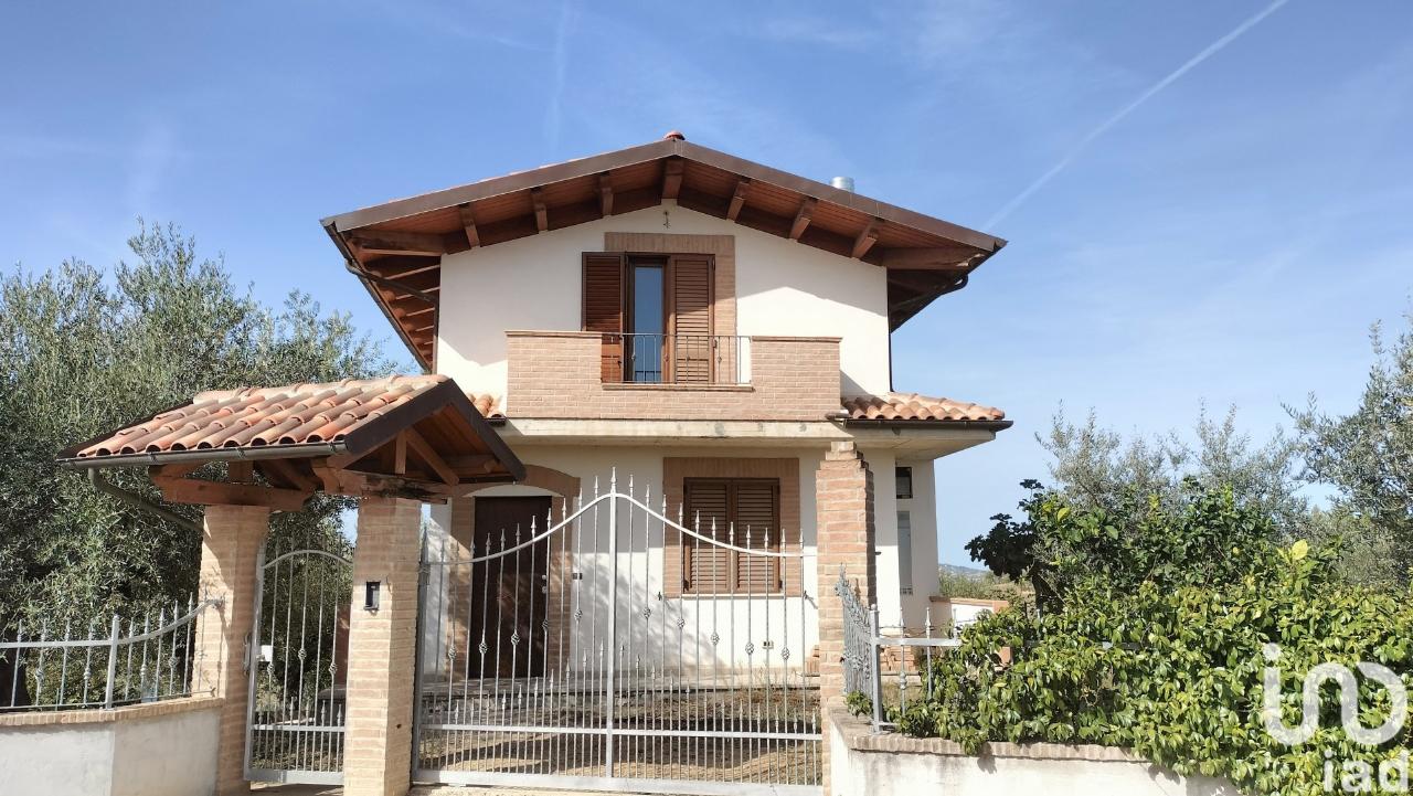 Villa in vendita a Collecorvino
