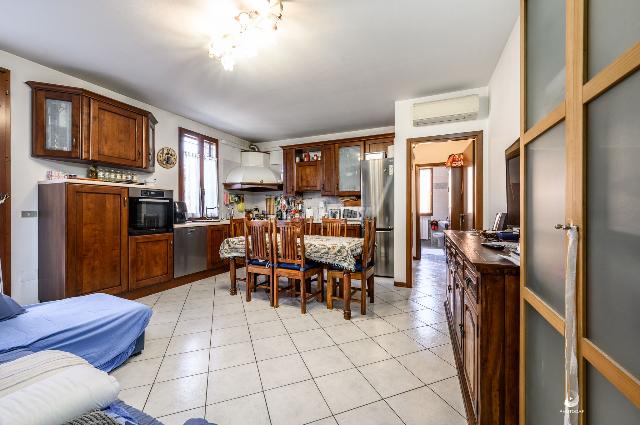 4-room flat in Via Boldrini 16, Castelfranco Emilia - Photo 1