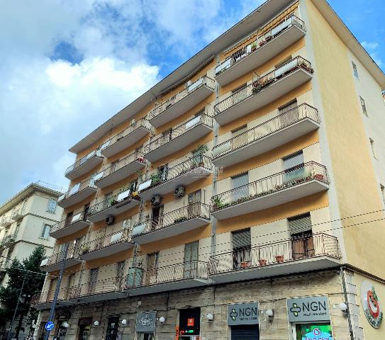 4-room flat, Avellino - Photo 1