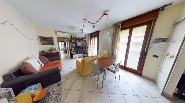 3-room flat in Via l. Settembrini, Cesano Maderno - Photo 1