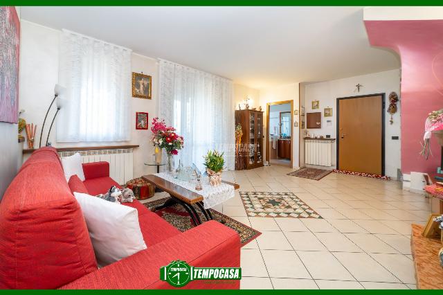 4-room flat in Via Sandro Pertini 27/F, Cambiago - Photo 1