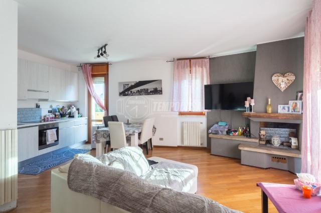 3-room flat in Via Pregnana 11, Rho - Photo 1