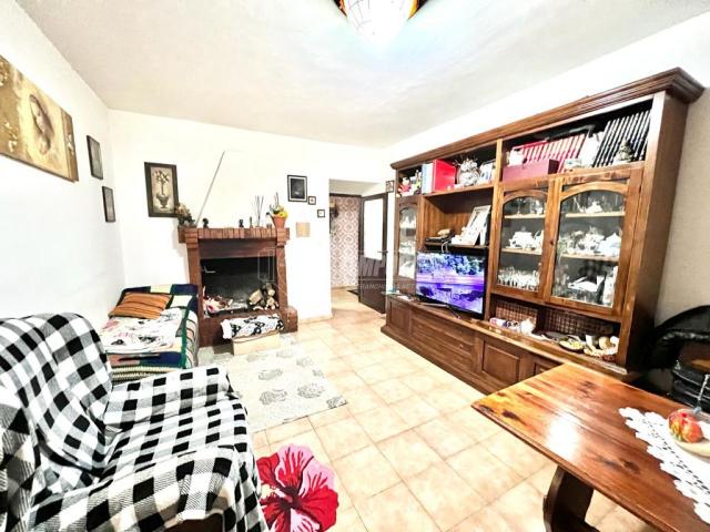 2-room flat in Via Adolfo Klitsche, Allumiere - Photo 1