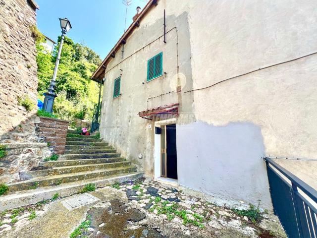 2-room flat in Vicolo Bruciato, Allumiere - Photo 1