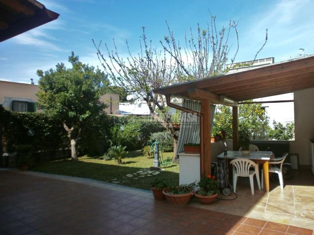 Detached house in Via Isonzo, Civitavecchia - Photo 1