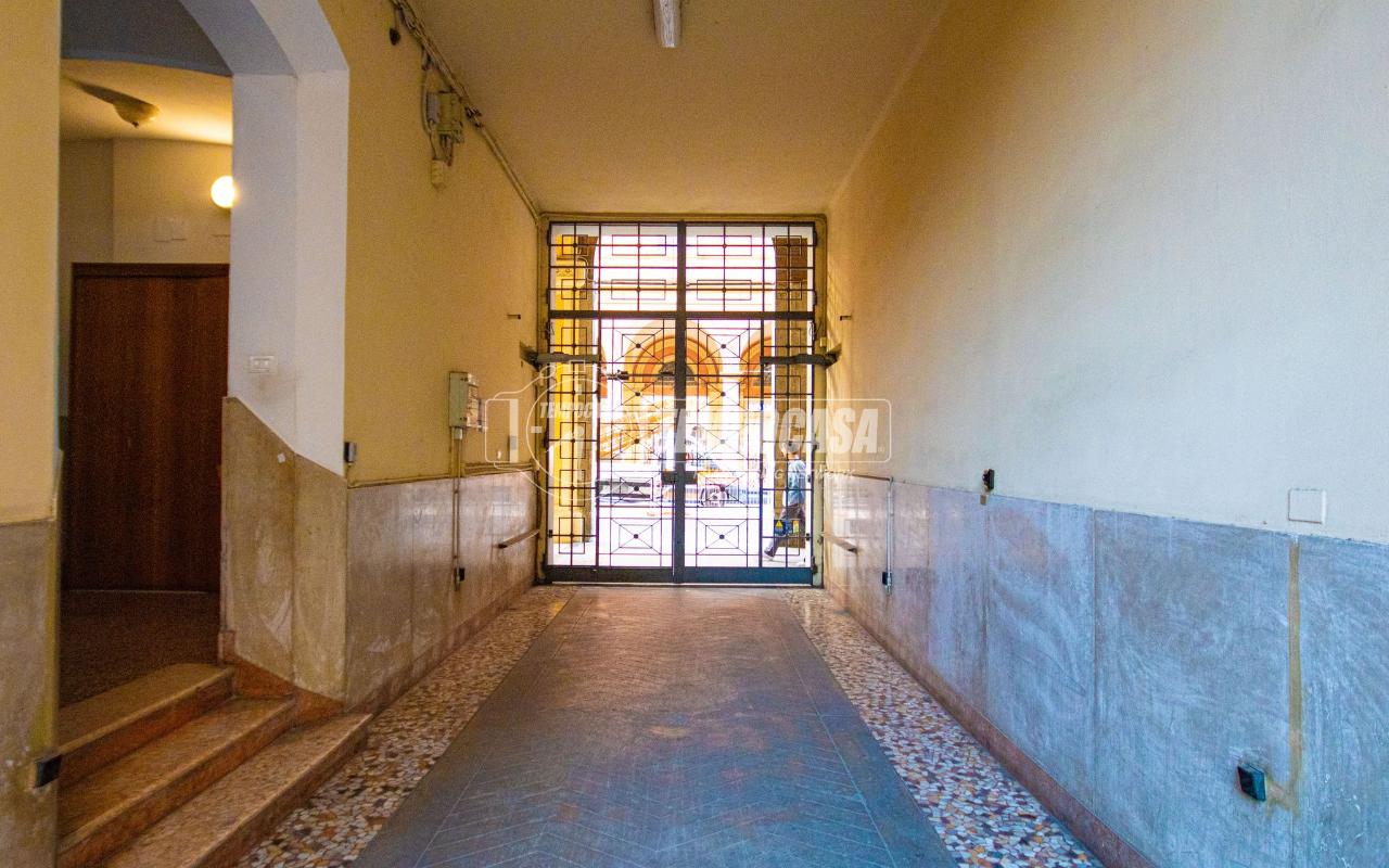 Magazzino in Via dell'Indipendenza 67, Bologna, {3} - Foto 2