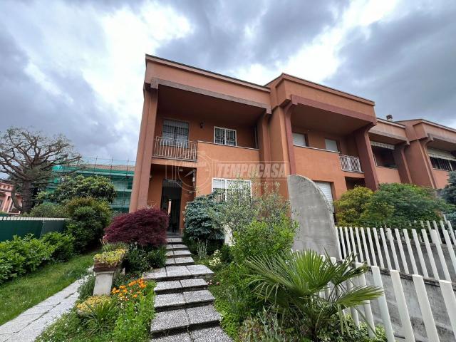 Terraced house in Via Enrico Toti, Brugherio - Photo 1