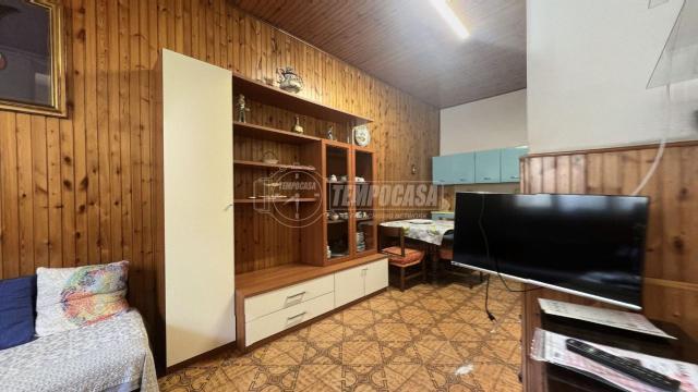 2-room flat in Via Nazario Sauro, Brugherio - Photo 1