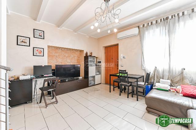 4-room flat in Via Giovanni Vismara 12, Nova Milanese - Photo 1