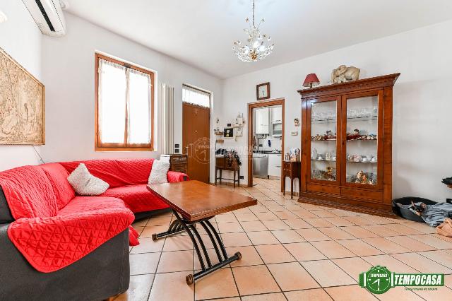 4-room flat in Via Cesare Battisti 3, Nova Milanese - Photo 1