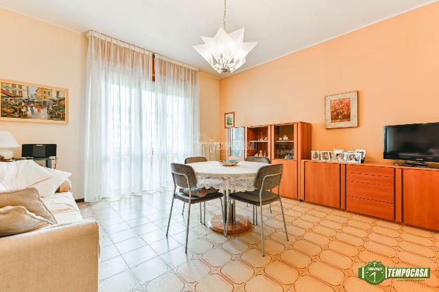 3-room flat in Via Vittorio Veneto 54, Nova Milanese - Photo 1