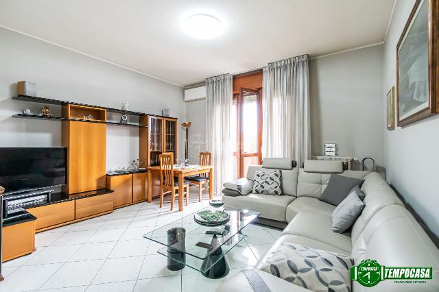 Dreizimmerwohnung in Via Vittorio Veneto 54, Nova Milanese - Foto 1