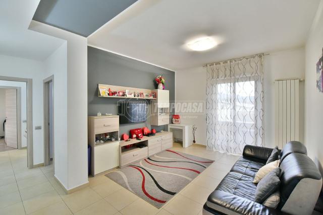 3-room flat in Via per Cucciago, Cantù - Photo 1