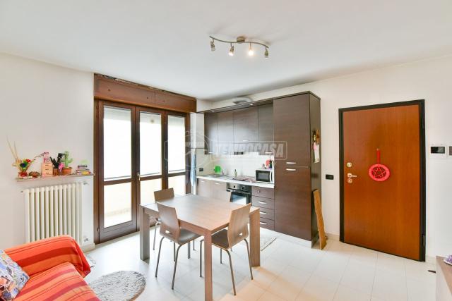 2-room flat in Via Brighi, Cantù - Photo 1