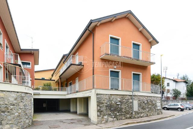 3-room flat in Via Carlo Cattaneo, Cantù - Photo 1