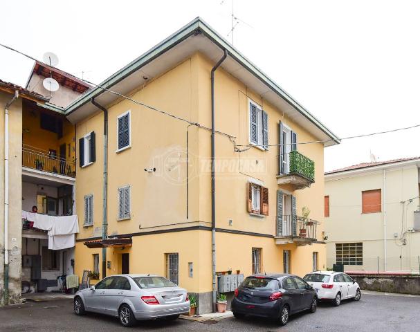 3-room flat in Via Solferino, Cantù - Photo 1