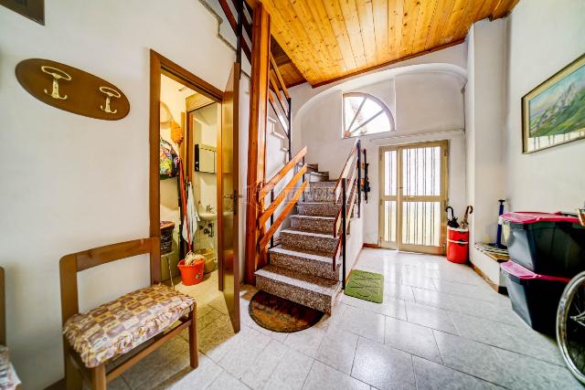 4-room flat in Via C. Cantù 15, Cassano Magnago - Photo 1