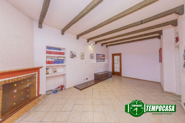 4-room flat in Via dei Mille, Pavia - Photo 1