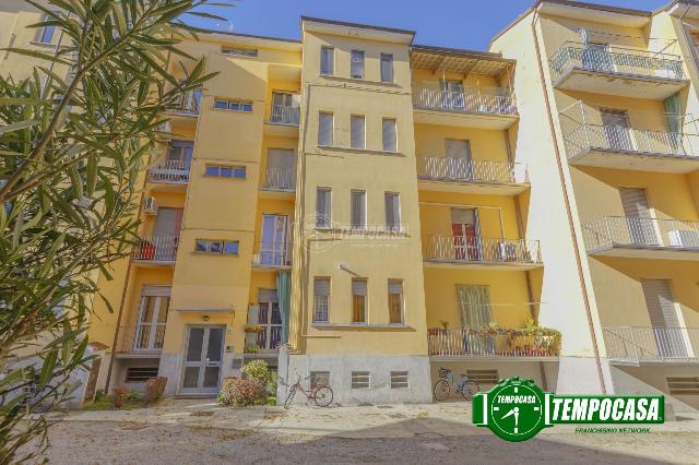 2-room flat in Via Indipendenza, Pavia - Photo 1