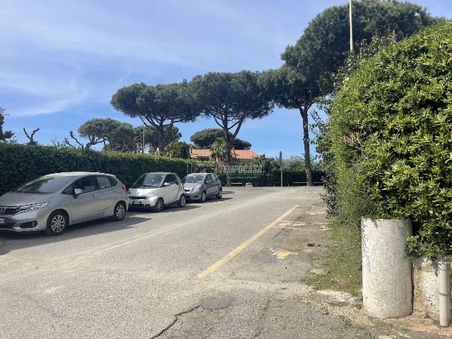 Garage or car box in Via delle Pleiadi 1, Ladispoli - Photo 1