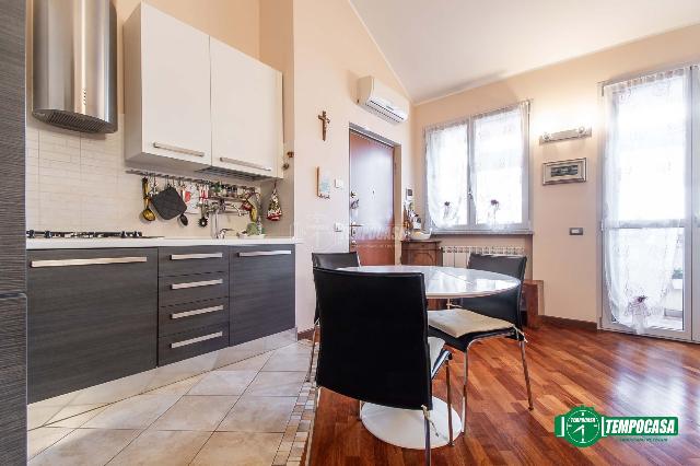 3-room flat in Via Don Erasmo Valenti 7, Rescaldina - Photo 1