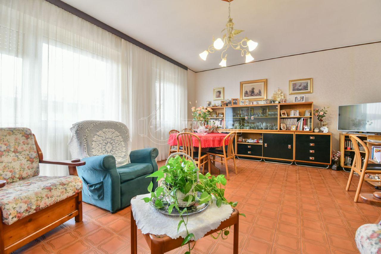 Appartamento in vendita a Albese Con Cassano