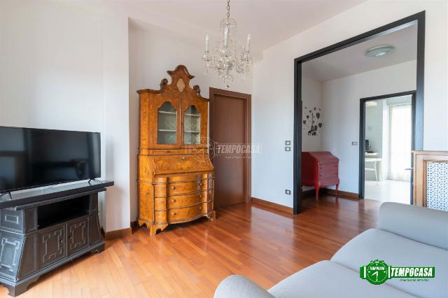 4-room flat in Via Camillo Benso Cavour 7/Galleria S, Piacenza - Photo 1