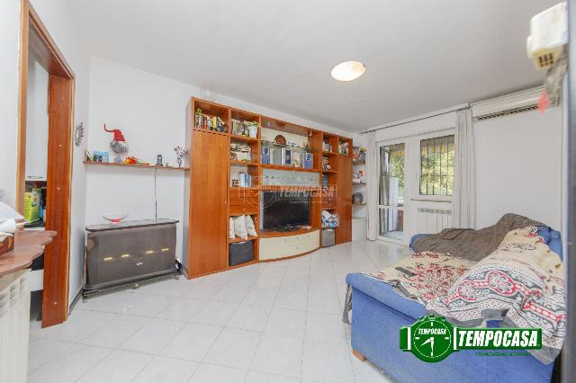 3-room flat in Via Donatori del Sangue, Pero - Photo 1