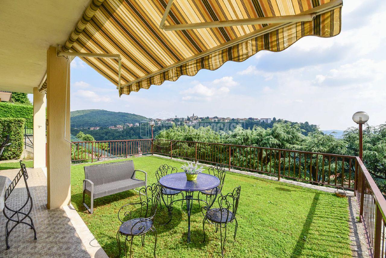 Villa a schiera in vendita a Caslino D'Erba