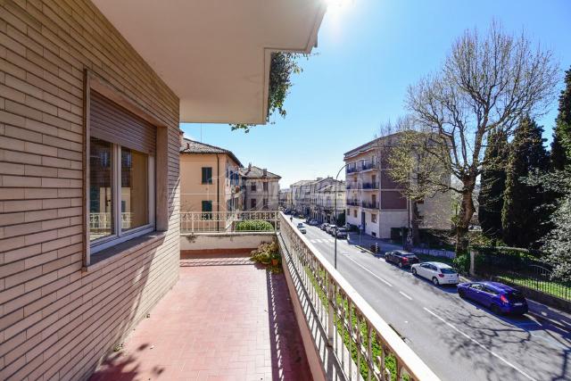 4-room flat in Corso 25 Aprile, Erba - Photo 1