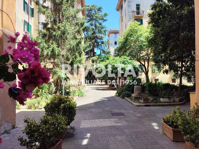 4-room flat in Piazza Melozzo da Forli', Roma - Photo 1