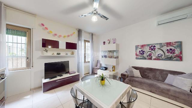 2-room flat in Via Umiliati, Milano - Photo 1