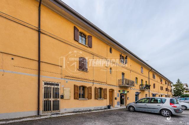 4-room flat in Via Cesare Battisti, San Pietro in Casale - Photo 1