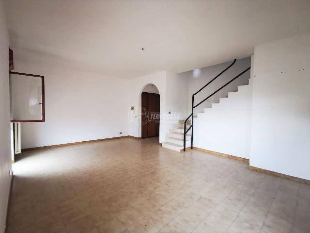 4-room flat in Via Guido Rossa 4/C, Adelfia - Photo 1