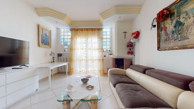 4-room flat in Via Carlo Cattaneo, Casamassima - Photo 1