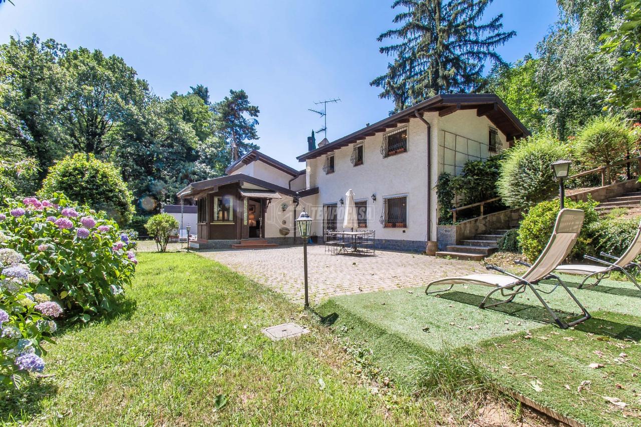 Villa in vendita a Locate Varesino