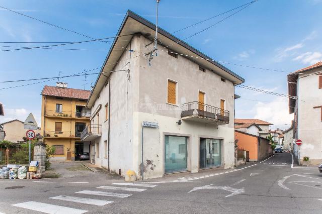 Shop in Via Piave, Fenegrò - Photo 1