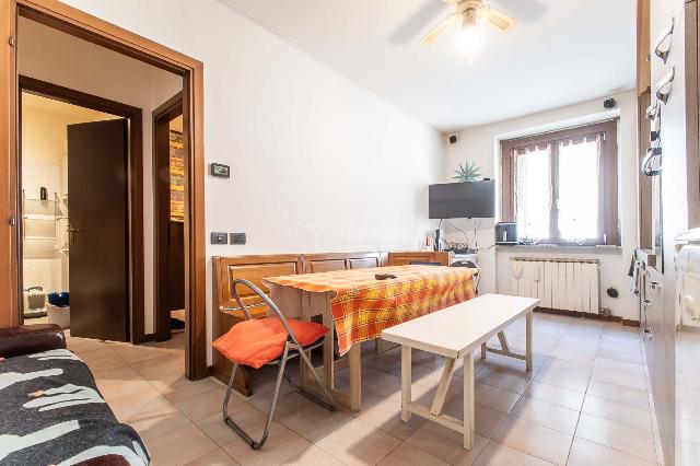 2-room flat, Fenegrò - Photo 1