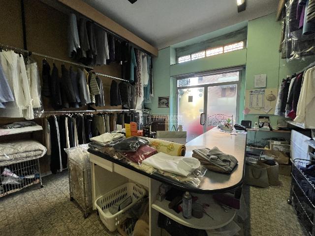 Shop in Via Carlo Rota 36, Monza - Photo 1